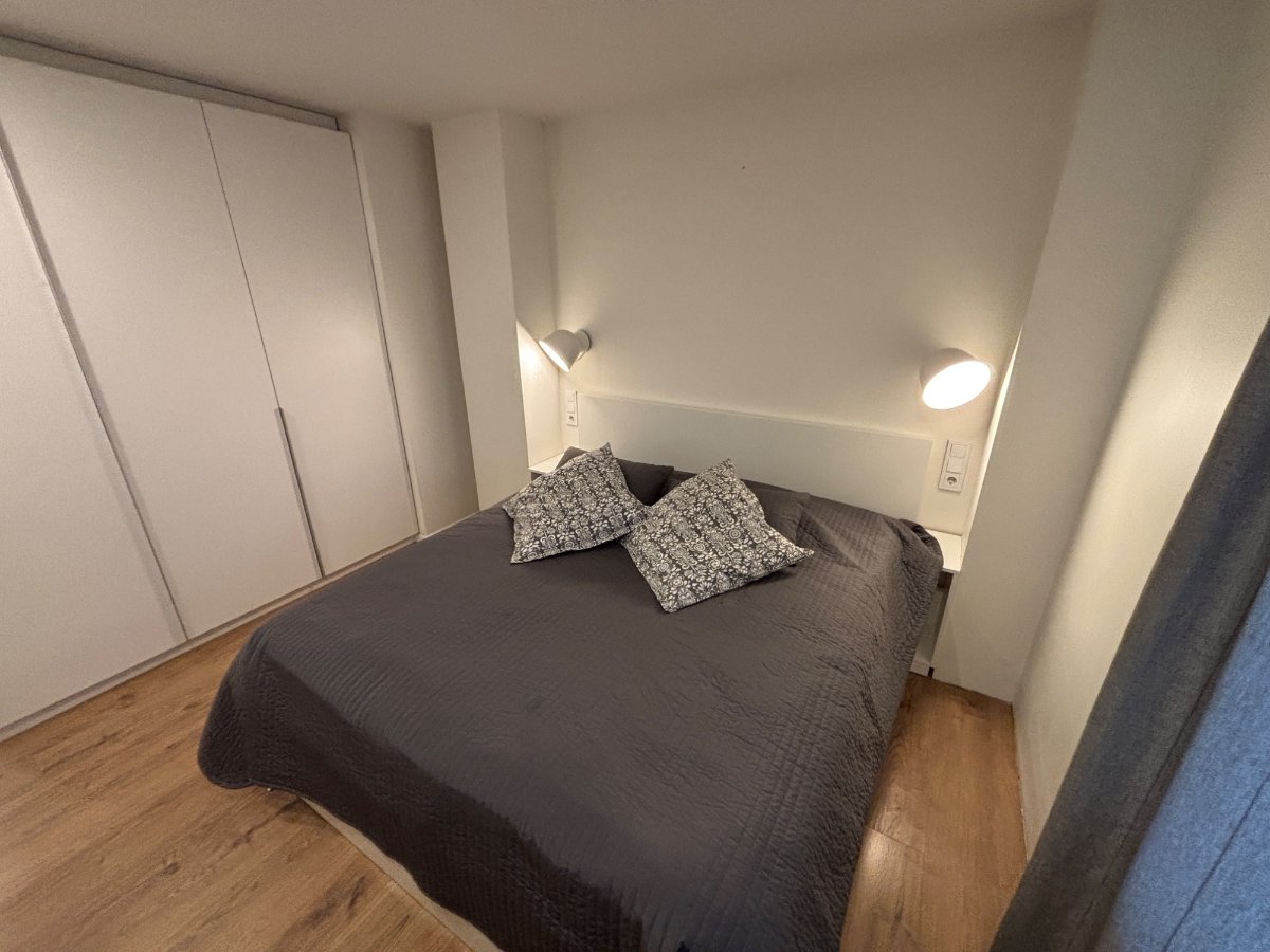 Modern apartment in city center - Image 10